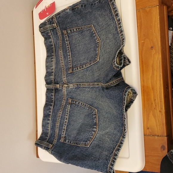 Isabel Maternity by Ingrid and Isabel Midi short. - Picture 5 of 7